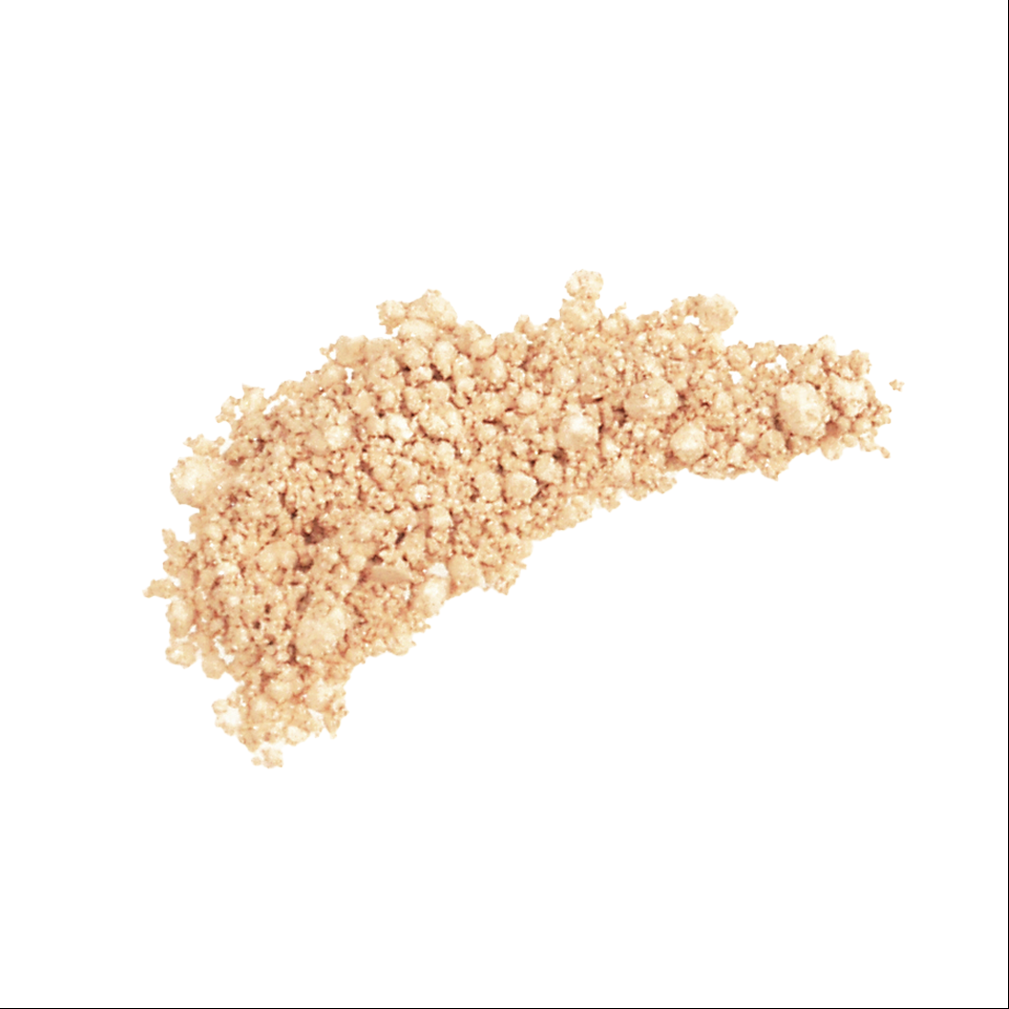 Mineral Foundation Soft Silk SPF 25 – feine, cremige Textur auf weißem Hintergrund – Make-up