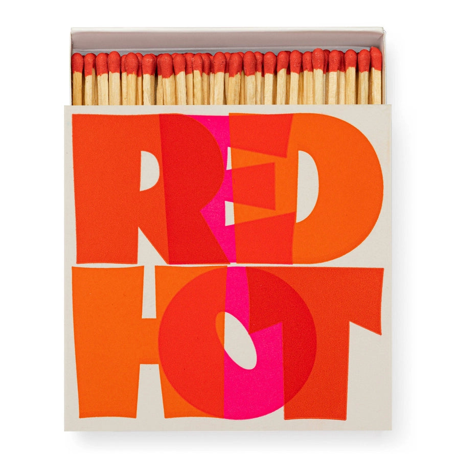 Red Hot Streichhölzer – offene Schachtel mit roten Köpfen, weißem Hintergrund – Dekoartikel