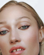 Lip & Eye Liner – Model with precise eyeliner and lip contour, white background – makeup