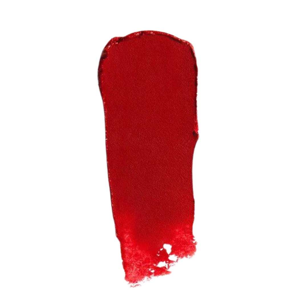 X Caroline Issa Lip Stick Sucré – leuchtend roter Farbstrich auf weißem Hintergrund – Lippenstift