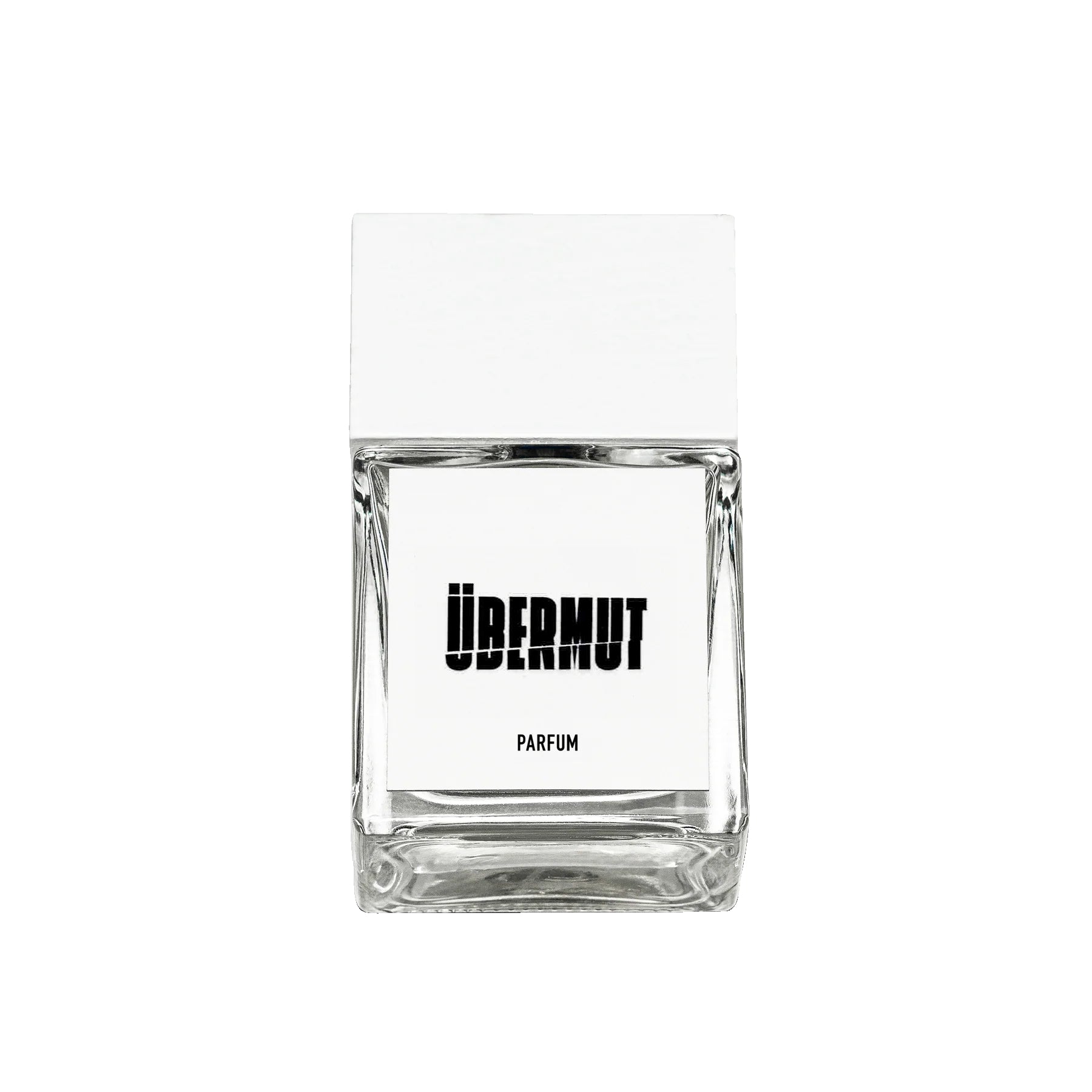 Übermut Parfum – klares Glasflakon mit weißem Deckel, weißem Etikett und schwarzem Schriftzug, weißer Hintergrund – Parfüm