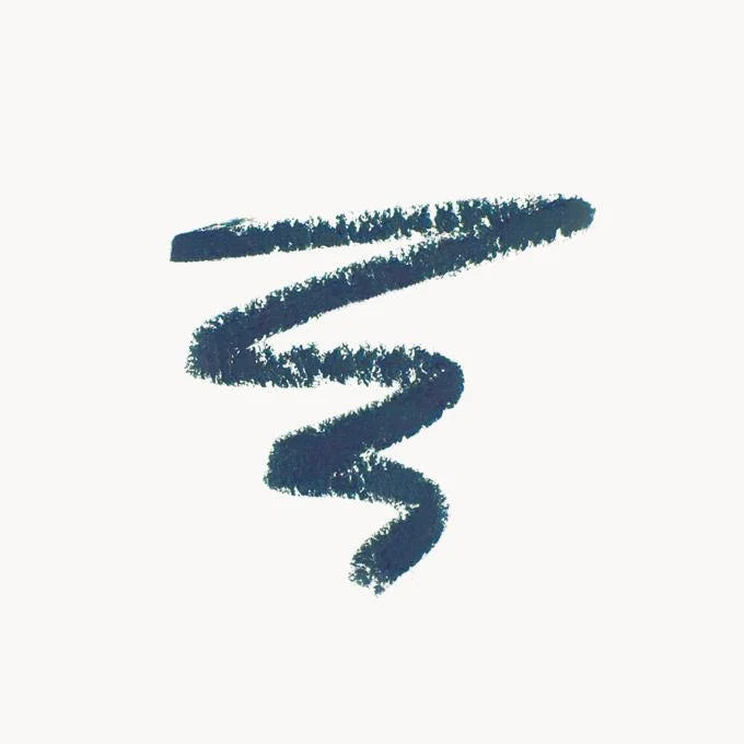 Blaue Augenbrauenstift-Swatches auf weißem Hintergrund – Make-up