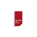 Kjaer Weis Lip Tint Verpackung – rote Texturbox, weißer Hintergrund – Lippenfarbe