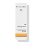 Dr. Hauschka Tönungsfluid – weißes Kartonpaket mit orangefarbenem Streifen, weißer Hintergrund – Gesichtspflege