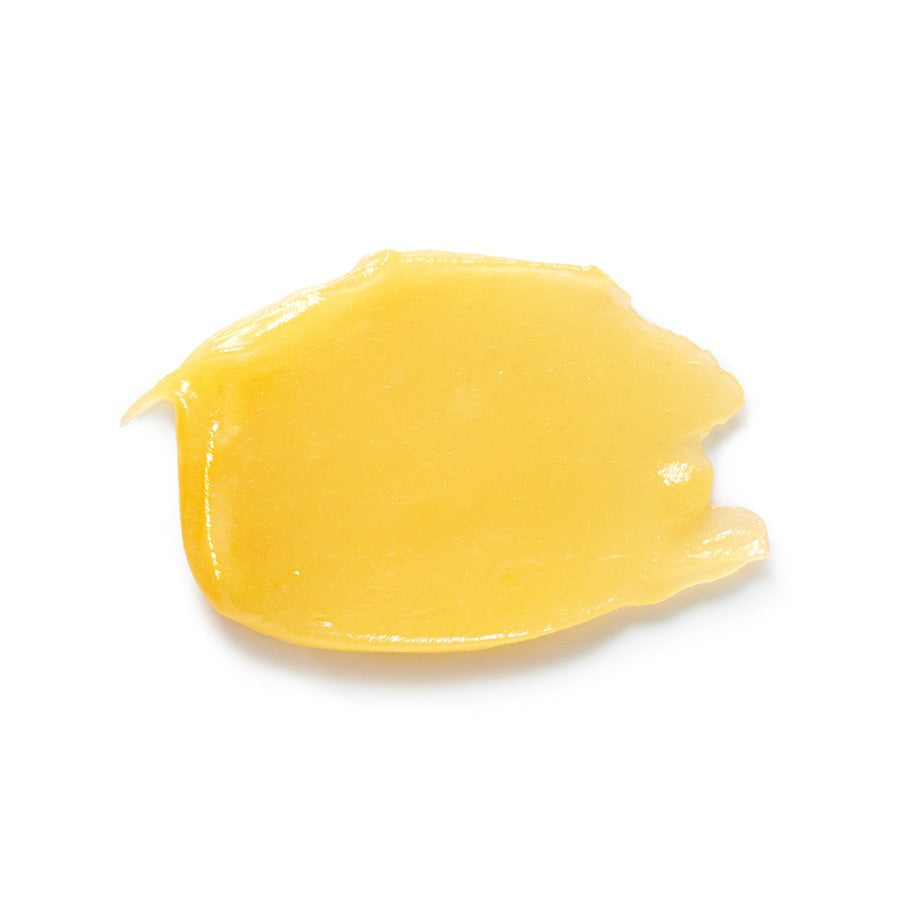 Lippenkosmetikum Lip Balm – cremige gelbe Textur auf weißem Hintergrund – Lippenpflege