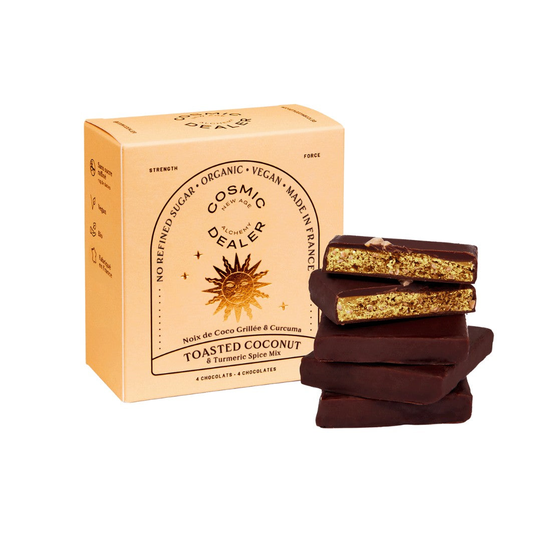 Cosmic Dealer Toasted Coconut & Turmeric Schokolade – Karton mit 4 Stücken, cremefarben, weißer Hintergrund – Gesundheitssnack