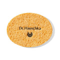 Dr. Hauschka Kosmetikschwamm – oval, orangefarben, mit Logo auf weißem Hintergrund – Gesichtspflege
