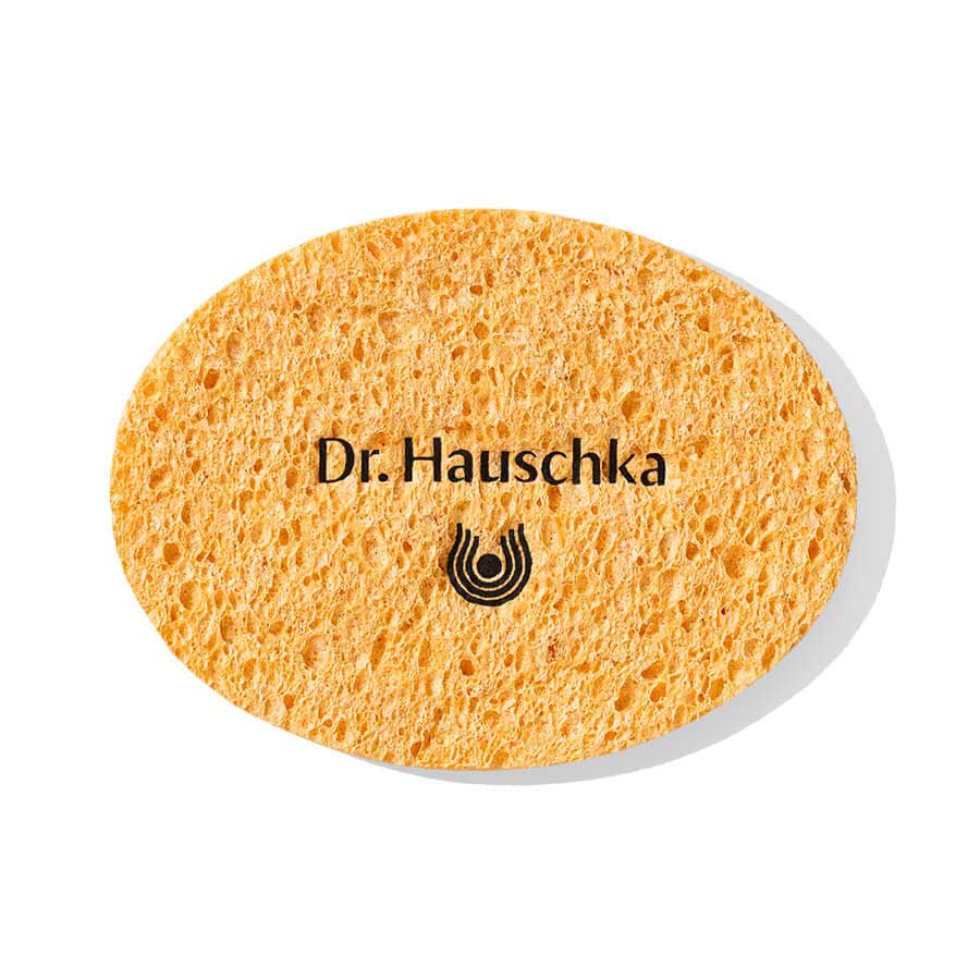 Dr. Hauschka Kosmetikschwamm – oval, orangefarben, mit Logo auf weißem Hintergrund – Gesichtspflege