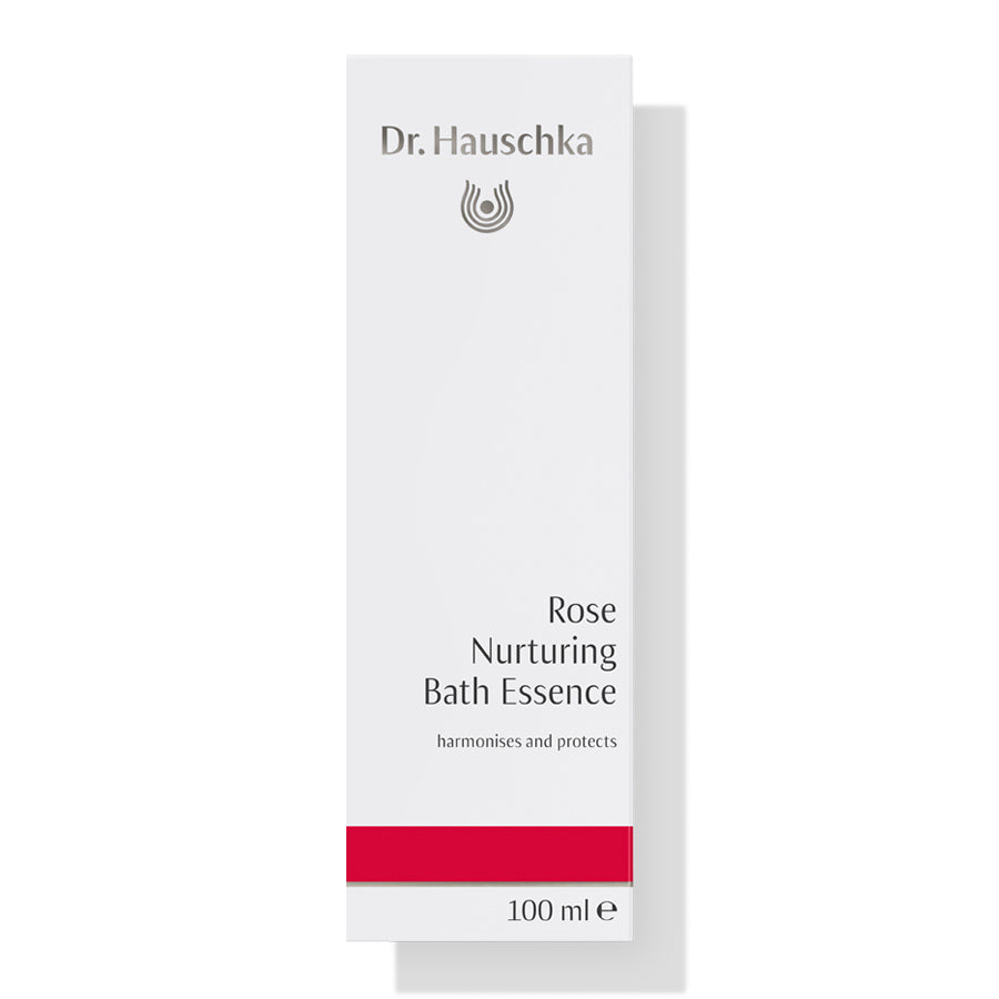 Dr. Hauschka Rosenbad – weißes Kartonpaket 100ml mit rotem Streifen, weißer Hintergrund – Badeessenzen