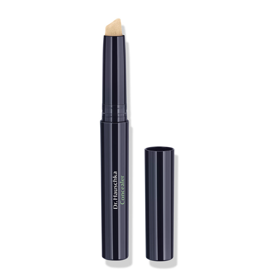 Dr. Hauschka Concealer 01 Macadamia – schwarzer Stift, geöffnet, weißer Hintergrund – Make-up