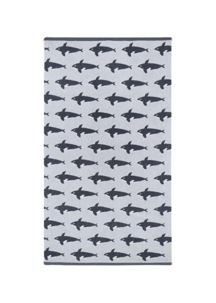 Orca Organic Cotton Badelaken – hellgrau mit schwarzen Orcas, weißer Hintergrund – Strandtuch