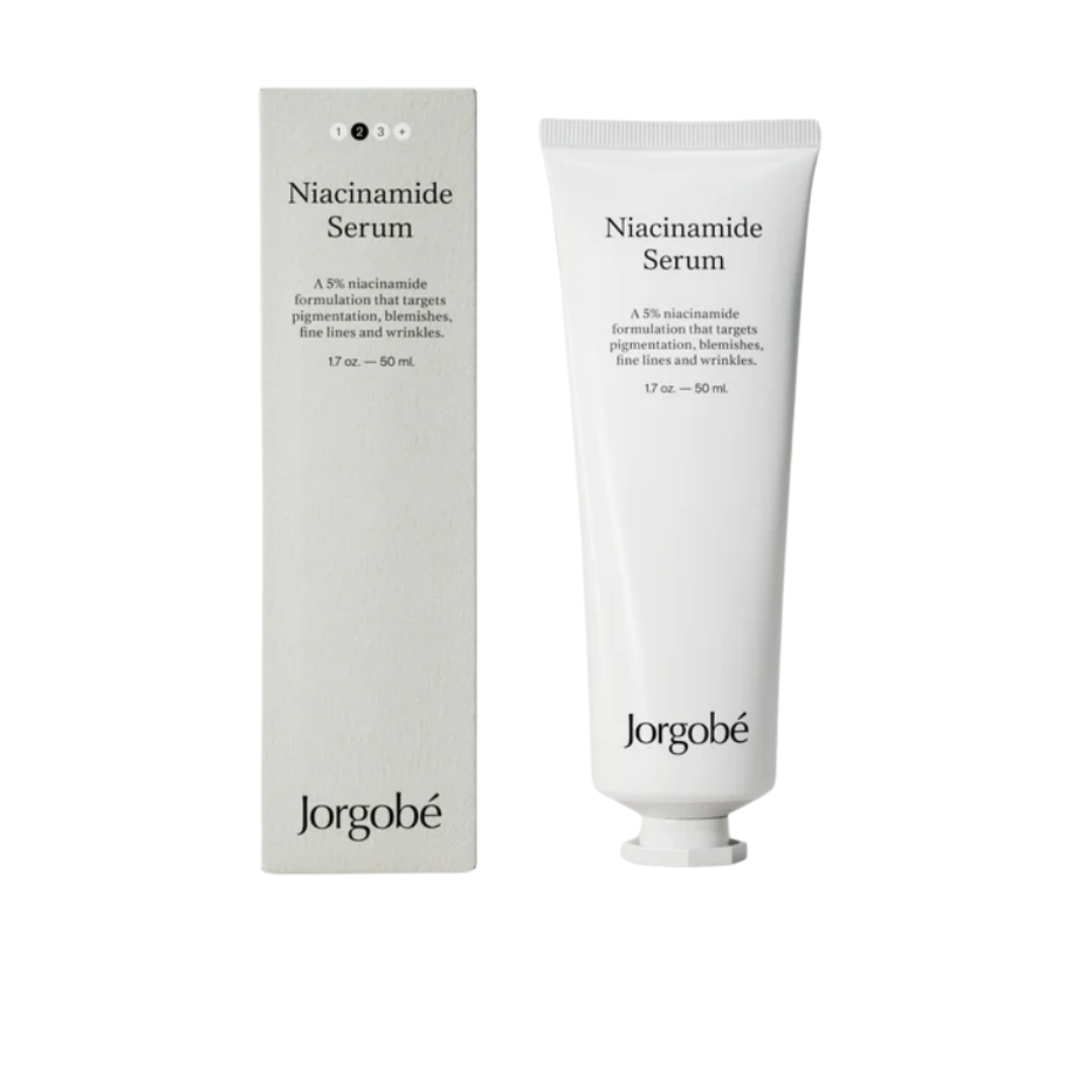 Jorgobé Niacinamid-Serum – weiße Tube 50 ml, weißer Verschluss, weißer Hintergrund – Hautpflege