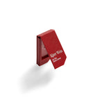 Kjaer Weis Lip Tint Verpackung – rote Texturbox mit weißer Schrift, weißer Hintergrund – Lippenpflege