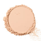 Loose Powder 00 Translucent – loser Puder in zartem Beige, weißer Hintergrund – Make-up