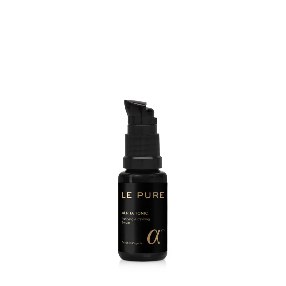 LE PURE Alpha Tonic – schwarze Glasflasche 15ml mit Pumpverschluss, weißer Hintergrund – Serum