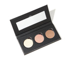 Natural Pressed Eye Shadow 808 Refill – schwarze Palette mit drei Lidschatten, weißem Spiegel und weißem Hintergrund – Augenmake-up