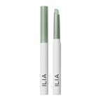 ILIA Eye Stylus Shimmer, hellgrüner Stift mit weißem Gehäuse auf weißem Hintergrund, Augen-Make-up.