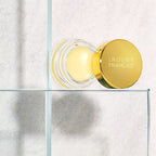 Le Rouge Français Le Baume Multi-usage – durchsichtiger Glasbehälter, goldener Deckel, cremefarbener Inhalt, weißer Hintergrund – Hautpflege
