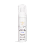 INNERSSENSE I Create Lift Volumizing Foam – weißes Pumpfläschchen 70ml, weißer Hintergrund – Haarpflege