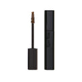 Kjaer Weis Feather Touch Brow Gel Warm Blonde – schwarze Tube mit Pinsel, weißer Hintergrund – Augenbrauenstyling
