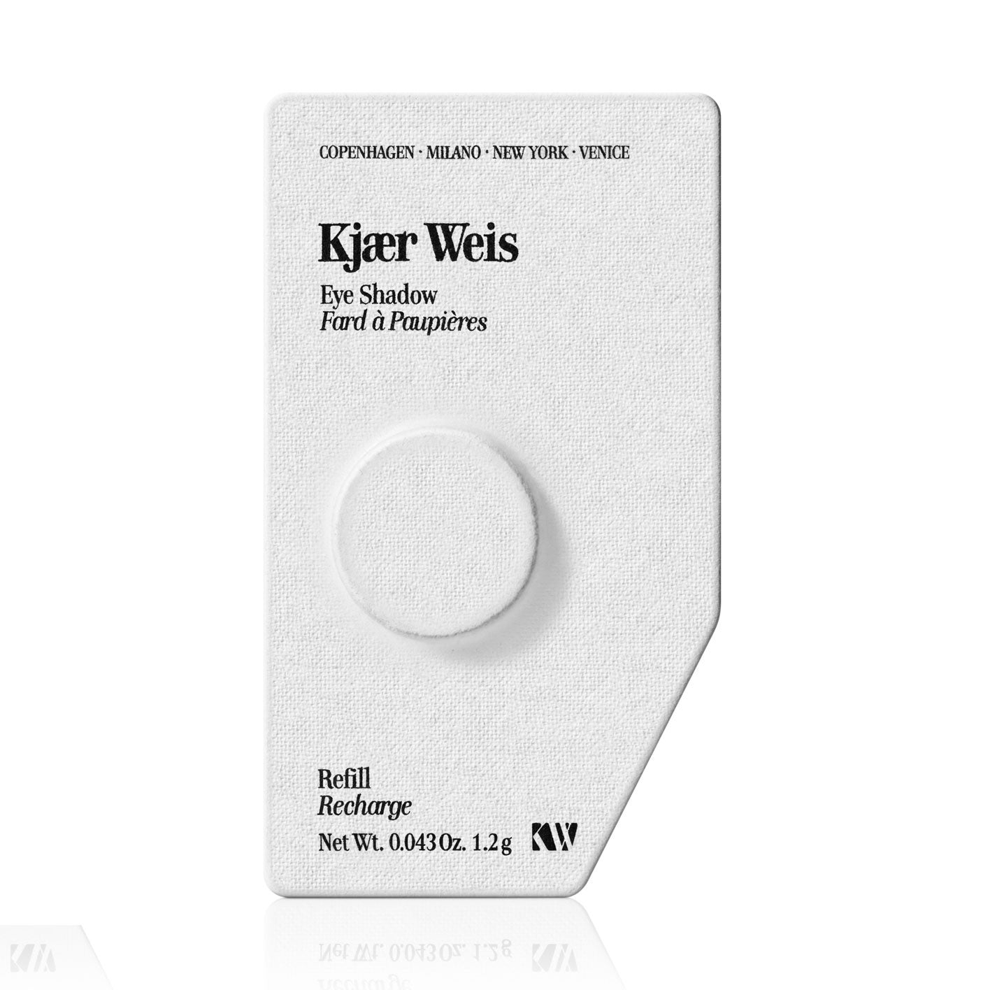 Kjaer Weis Eye Shadow Cloud Nine Refill – weißes Refill 1,2 g, runder Deckel, weißer Hintergrund – Augenmake-up