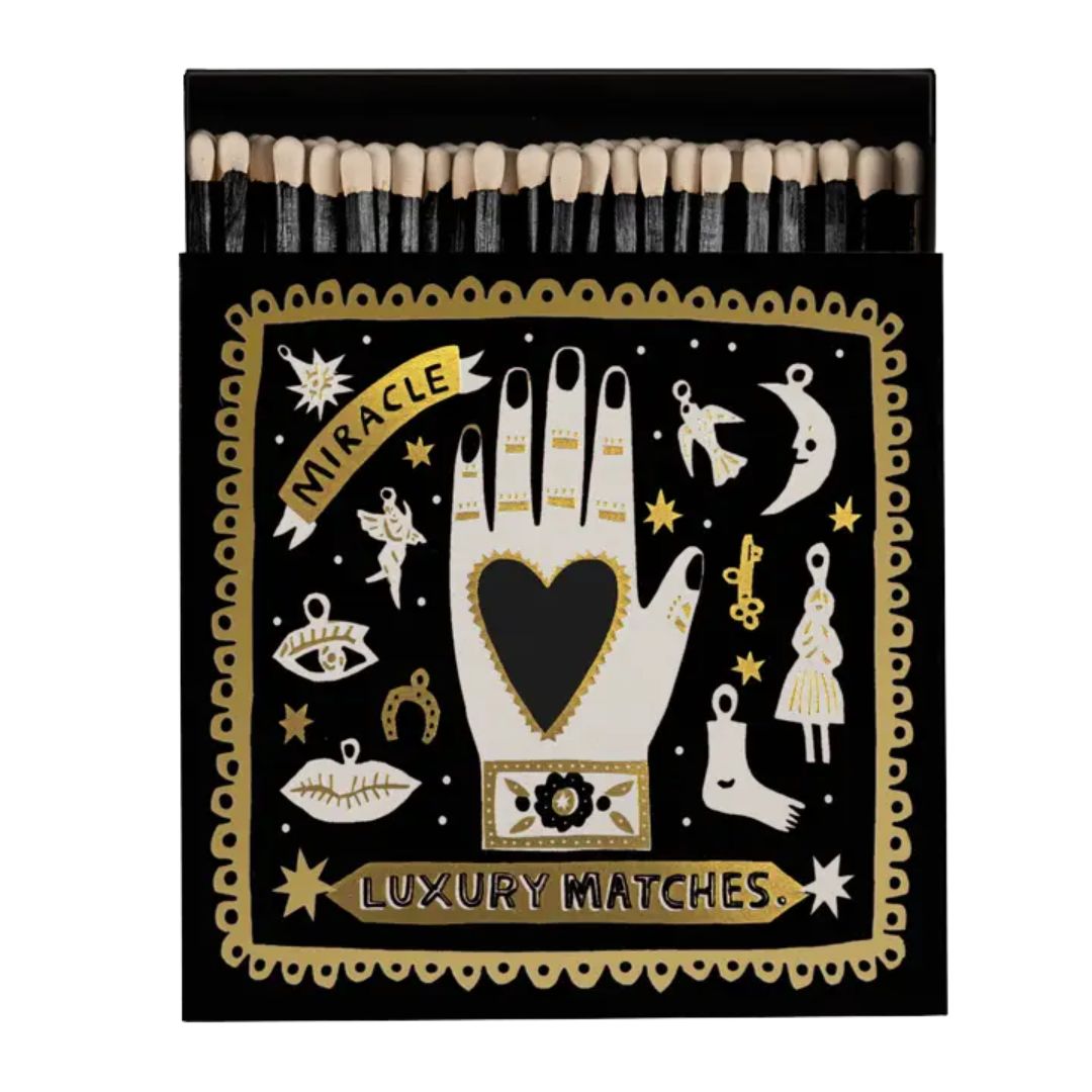 Black Miracle Luxury – schwarze Streichholzschachtel mit gold-weißem Design, weißer Hintergrund – Deko