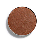 Eye Shadow Earthy Calm Refill – runder Metallbehälter mit erdigen Glitzerpartikeln, weißer Hintergrund – Augenmakeup