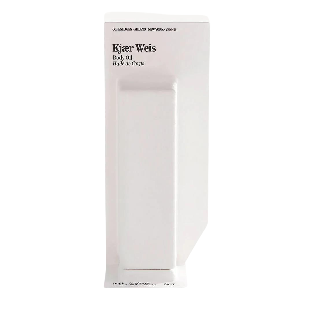 Kjaer Weis Body Oil Nachfüllpackung – weißes Rechteck 65ml, minimalistisches Design, weißer Hintergrund – Körperpflege