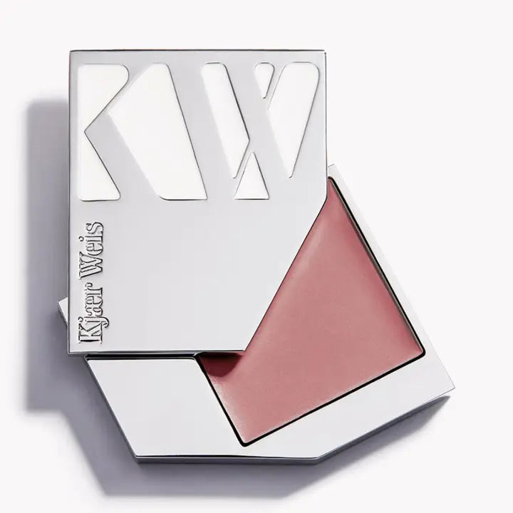 Kjaer Weis Cream Blush Abundance – rosafarbener Cremebalsam in silberner Schachtel, weißer Hintergrund – Wangenfarbe