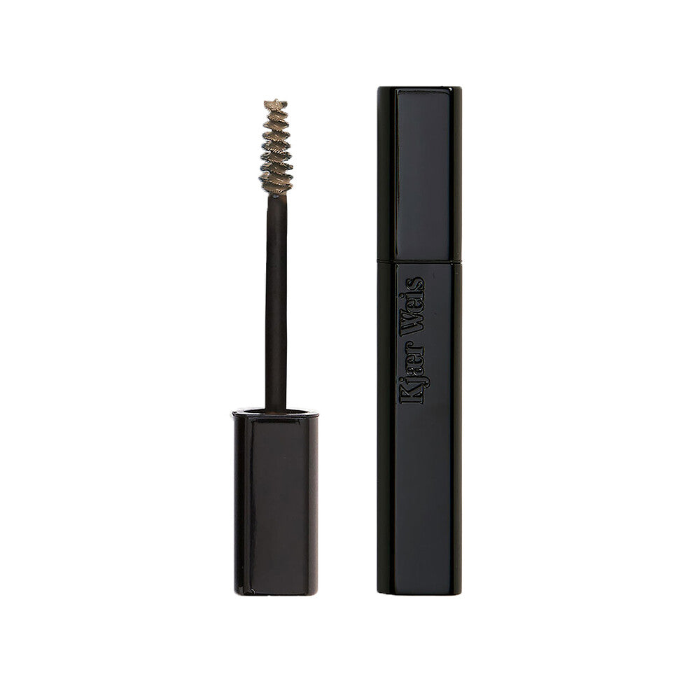 Kjaer Weis Feather Touch Brow Gel Blonde – schwarze Tube mit Pinsel, weißer Hintergrund – Augenbrauenstyling