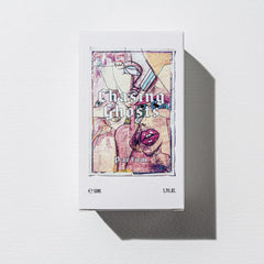 Chasing Ghosts Parfum – weiße Kartonverpackung 50ml, abstraktes Kunstwerk, weißer Hintergrund – Parfüm