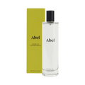 Abel Scene 02 Raumduft – klares Glasfläschchen mit schwarzem Sprühkopf, grüner Karton, weißer Hintergrund – Duftspray