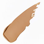 Foundation 05 Nutmeg – cremige Textur, nussbraune Farbe auf weißem Hintergrund – Make-up