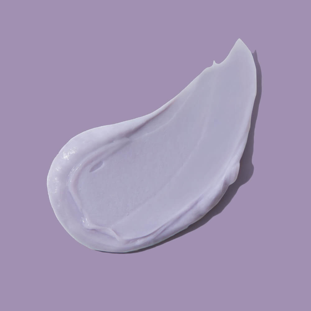Bright Balance Conditioner – cremige Textur auf lila Hintergrund – Haarpflege