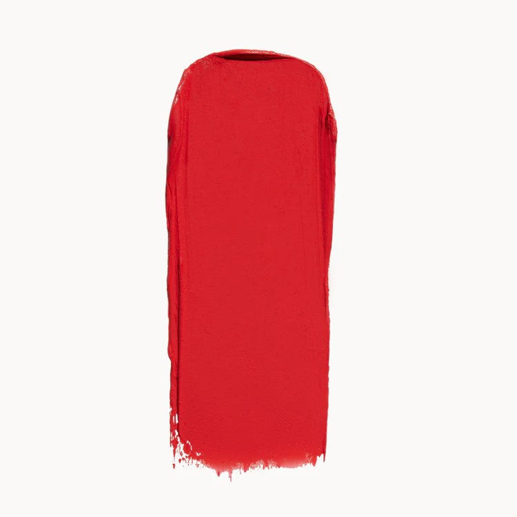 Lip Stick Confidence Refill – leuchtend roter Lippenstift-Strich auf weißem Hintergrund – Make-up