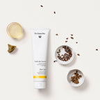 Dr. Hauschka Nach der Sonne – weiße Tube mit weißem Deckel, cremefarbenem Hintergrund – After Sun Pflege