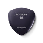 Dr. Hauschka Bronzing Powder – dunkelviolette Dose, weißer Hintergrund – Make-up