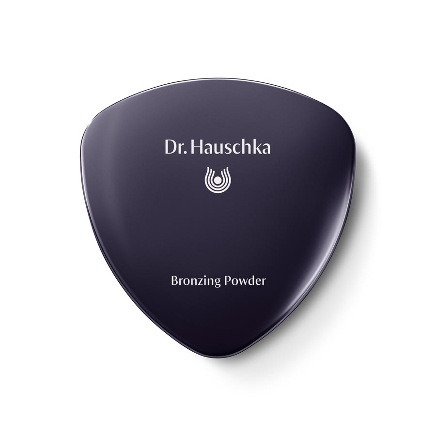 Dr. Hauschka Bronzing Powder – dunkelviolette Dose, weißer Hintergrund – Make-up
