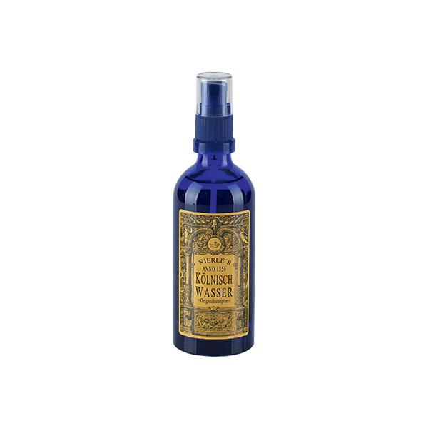 Kölnisch Wasser Anno 1856 – blaue Glasflasche mit Sprühkopf, goldene Etikette, weißer Hintergrund – Parfüm