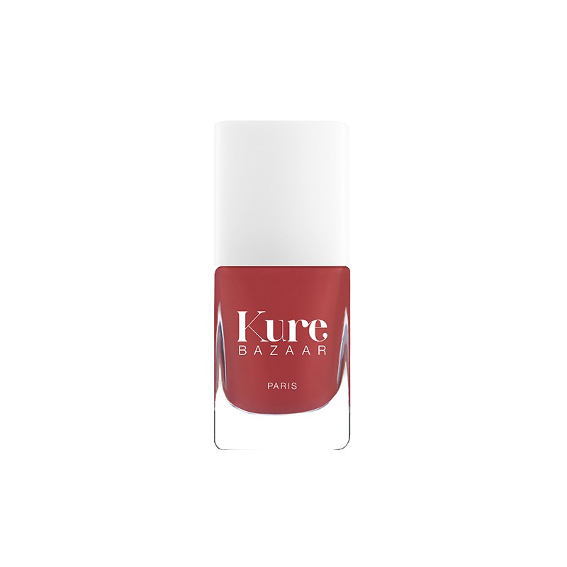 Kure Bazaar Nagellack – rote Flasche mit weißem Deckel, weißer Hintergrund – Nagelpflege
