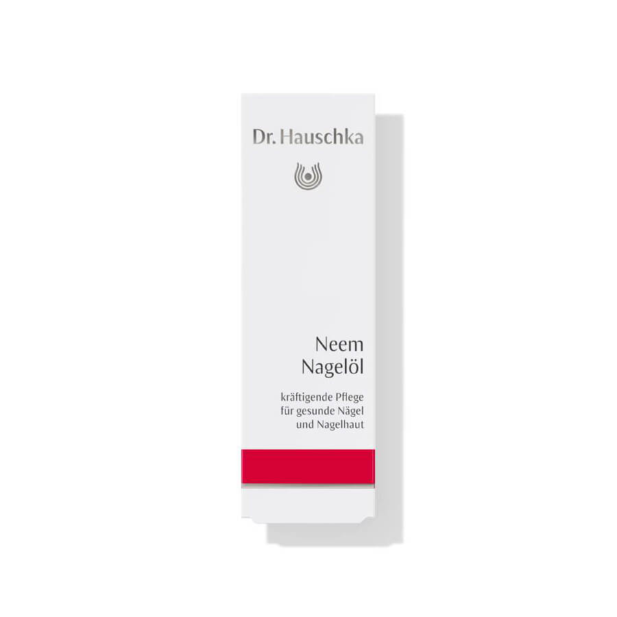 Dr. Hauschka Neem Nagelöl – weißes Kartonpaket mit rotem Streifen, weißer Hintergrund – Nagelpflege