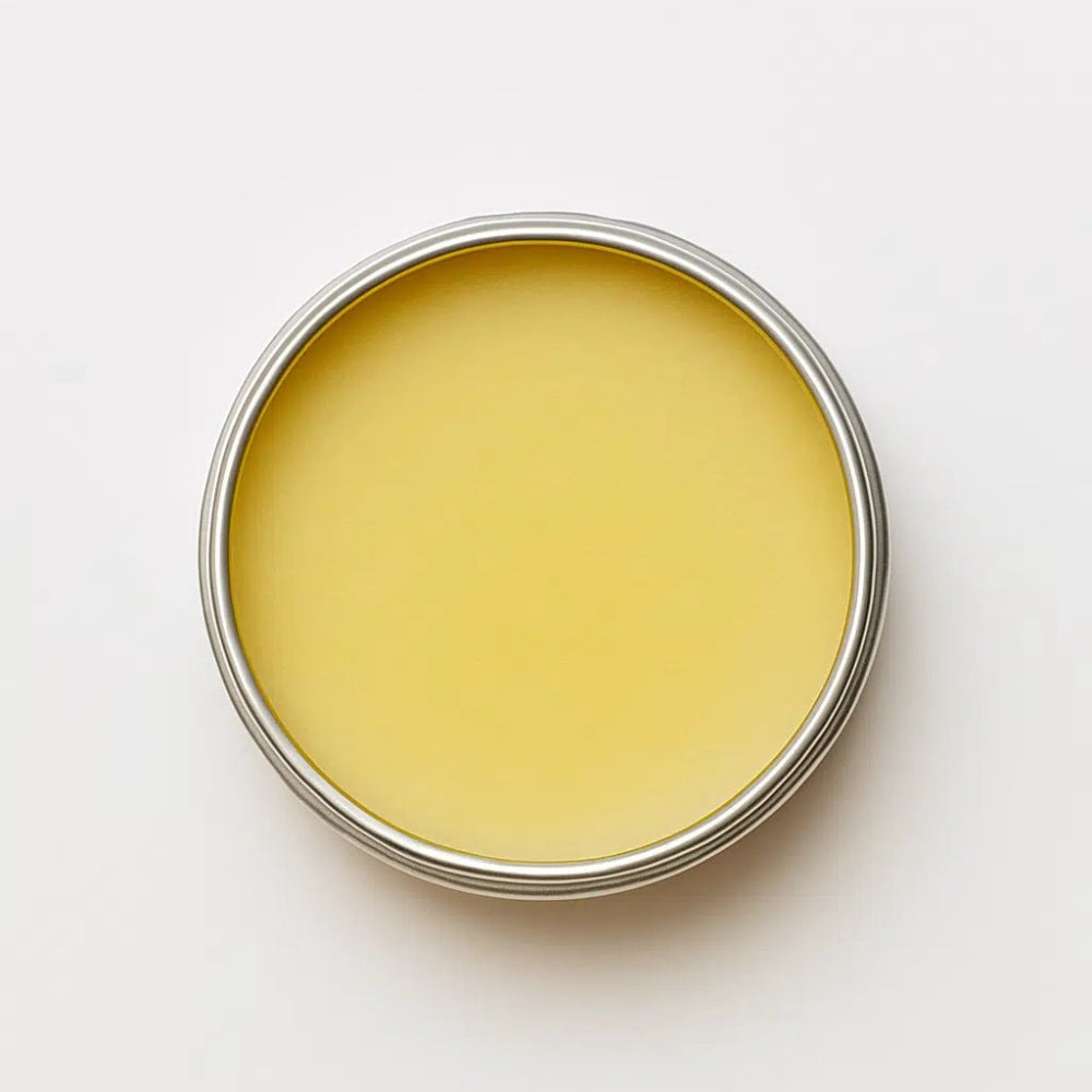 Rescue Multi Balm – offener Metallbehälter mit gelbem Balsam, weißer Hintergrund – Hautpflege