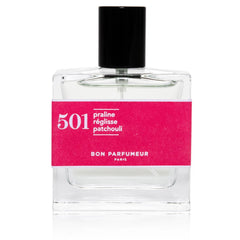 Bon Parfumeur 501 Praline Glasflasche mit schwarzem Verschluss und pinkem Etikett auf weißem Hintergrund, Parfüm