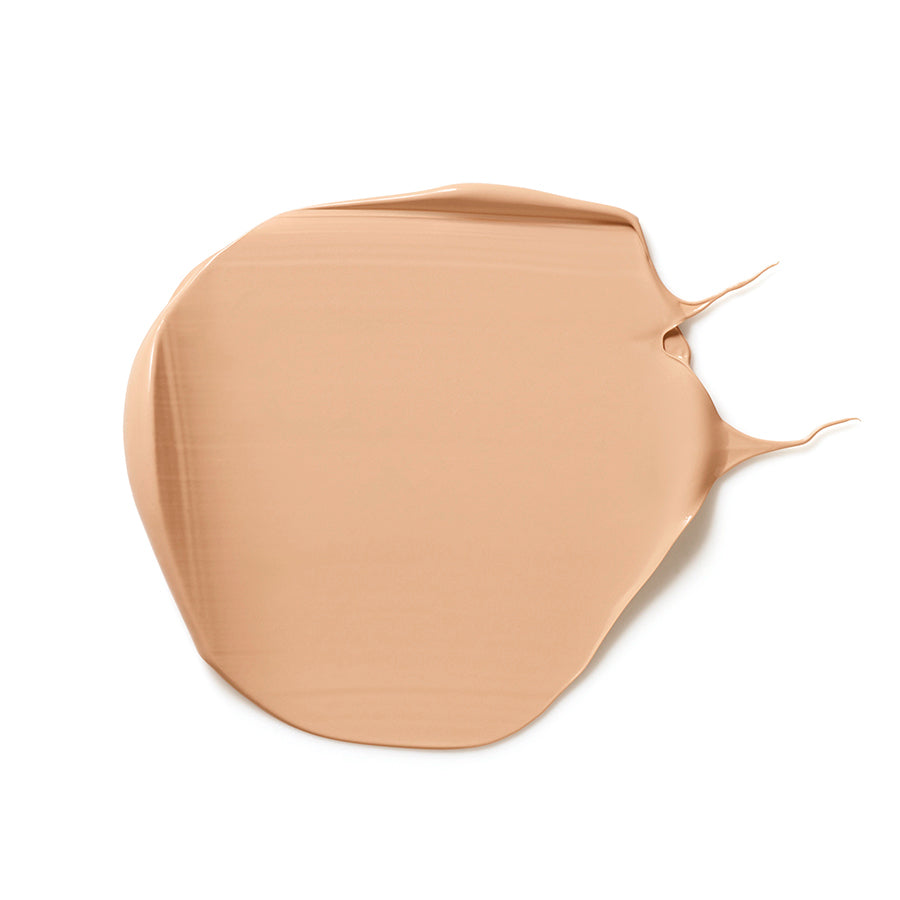 Foundation 02 Mandel – cremige Textur, nude-beige Farbe auf weißem Hintergrund – Make-up