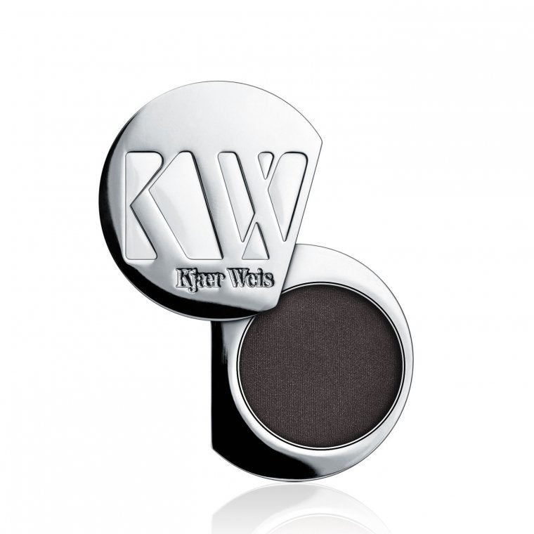 Kjaer Weis Eye Shadow Onyx Refill – black eyeshadow in silver compact, white background – eye makeup