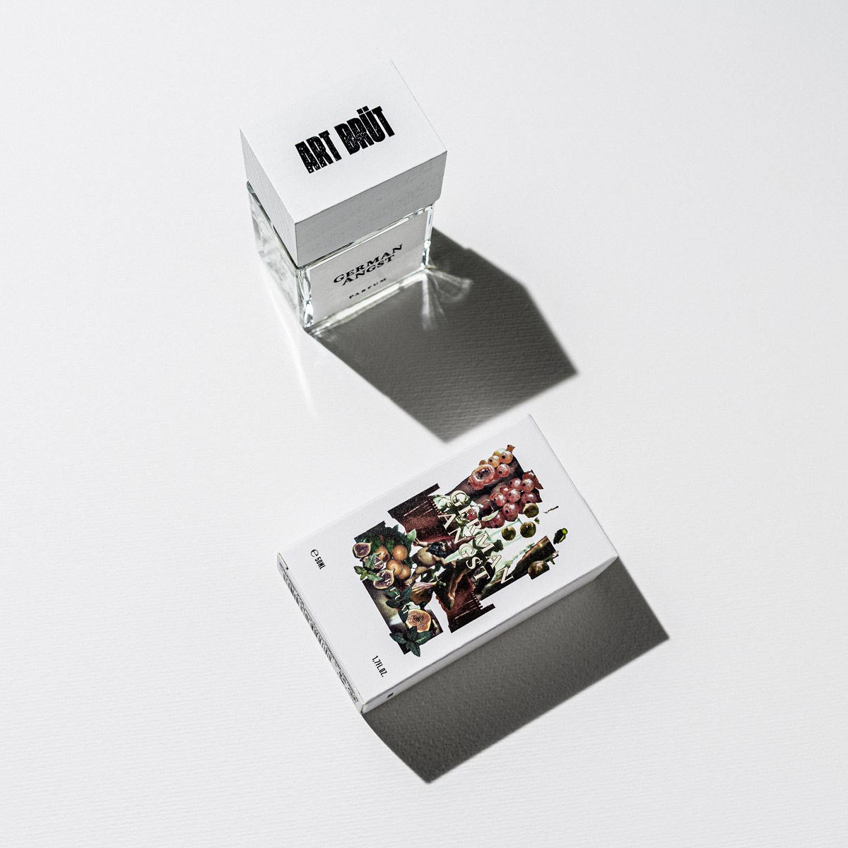 German Angst Parfum – klares Glasfläschchen mit weißem Deckel, 50ml, weißer Hintergrund – Parfüm