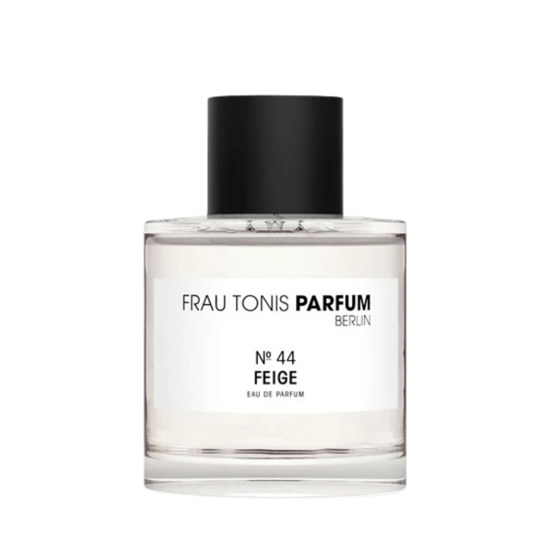 Frau Tonis Parfum N°44 Feige – klares Glasflakon mit schwarzem Deckel, weißem Etikett, weißem Hintergrund – Parfüm
