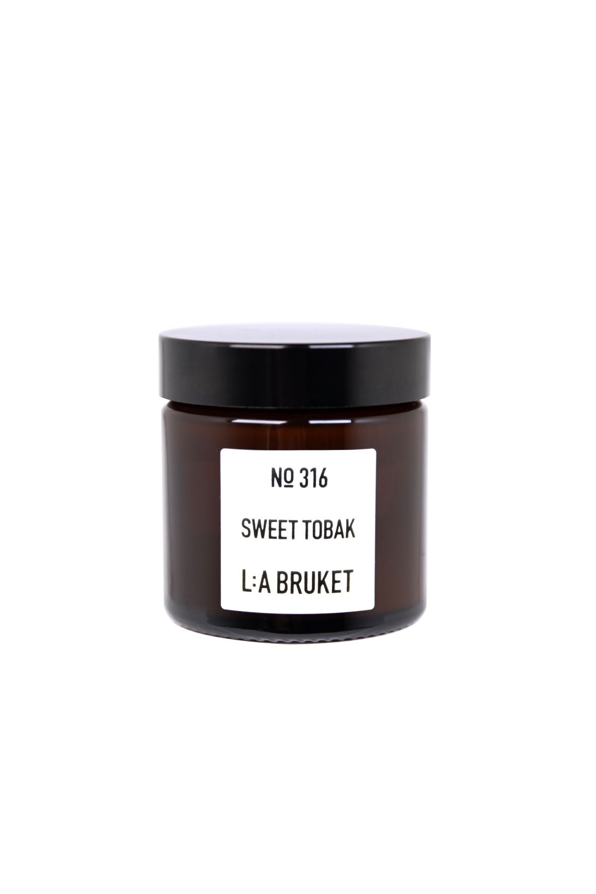 No. 316 Candle Sweet Tobak – braunes Glasgefäß 50g, schwarzer Deckel, weißer Hintergrund – Duftkerze