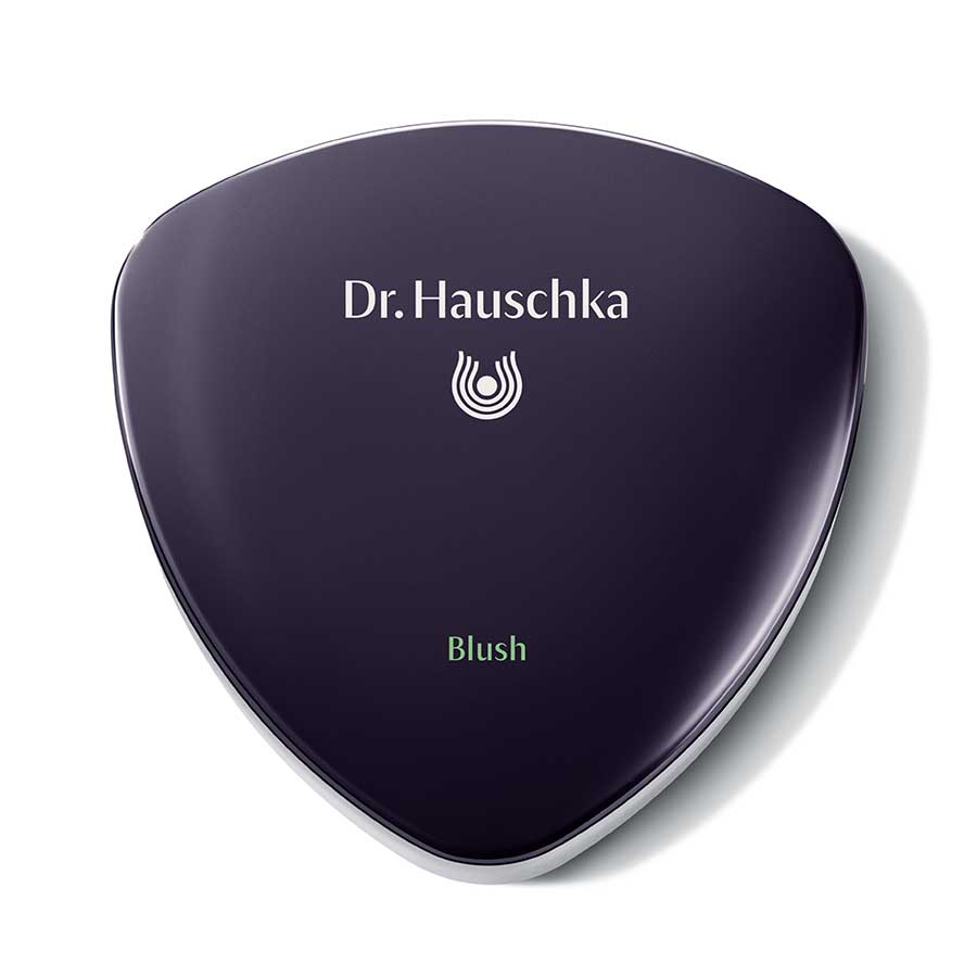 Dr. Hauschka Blush – dunkelviolette Dose mit silbernem Rand, weißem Hintergrund – Gesichtsrouge