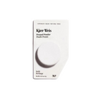 Kjaer Weis Pressed Powder Nachfüllung – weißes Refill 6g, minimalistisches Design auf weißem Hintergrund – Make-up